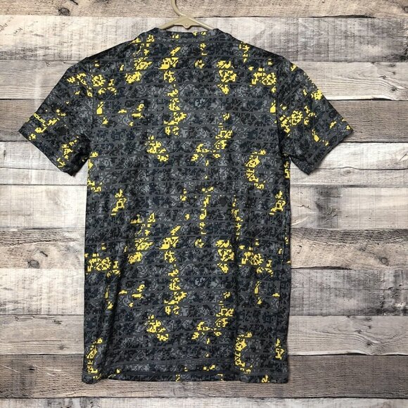 Boy's Under Armour Pixeled HeatGear Compression Shirt (Youth Large) - Picture 4 of 8